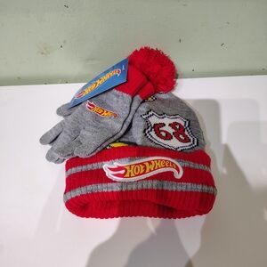 NWT Mattel Hot Wheels Boys One Size Hat and Gloves Set Kids Beanie Outerwear